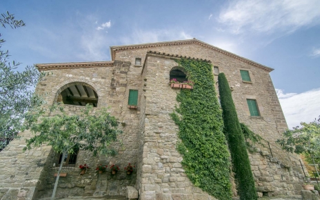 El alojamiento se encuentra en el primer y segundo piso 